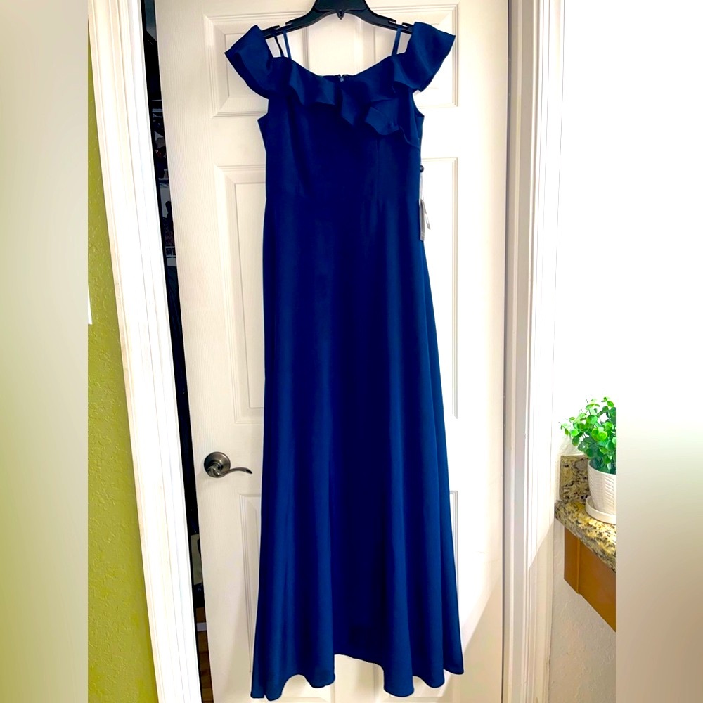ADRIANNA PAPPEL Off-shoulder Gown